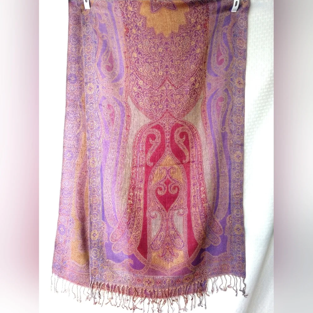 Beautiful Tapestry Scarf Throw Wrap Purple Gold Paisley Rich Look Fringed